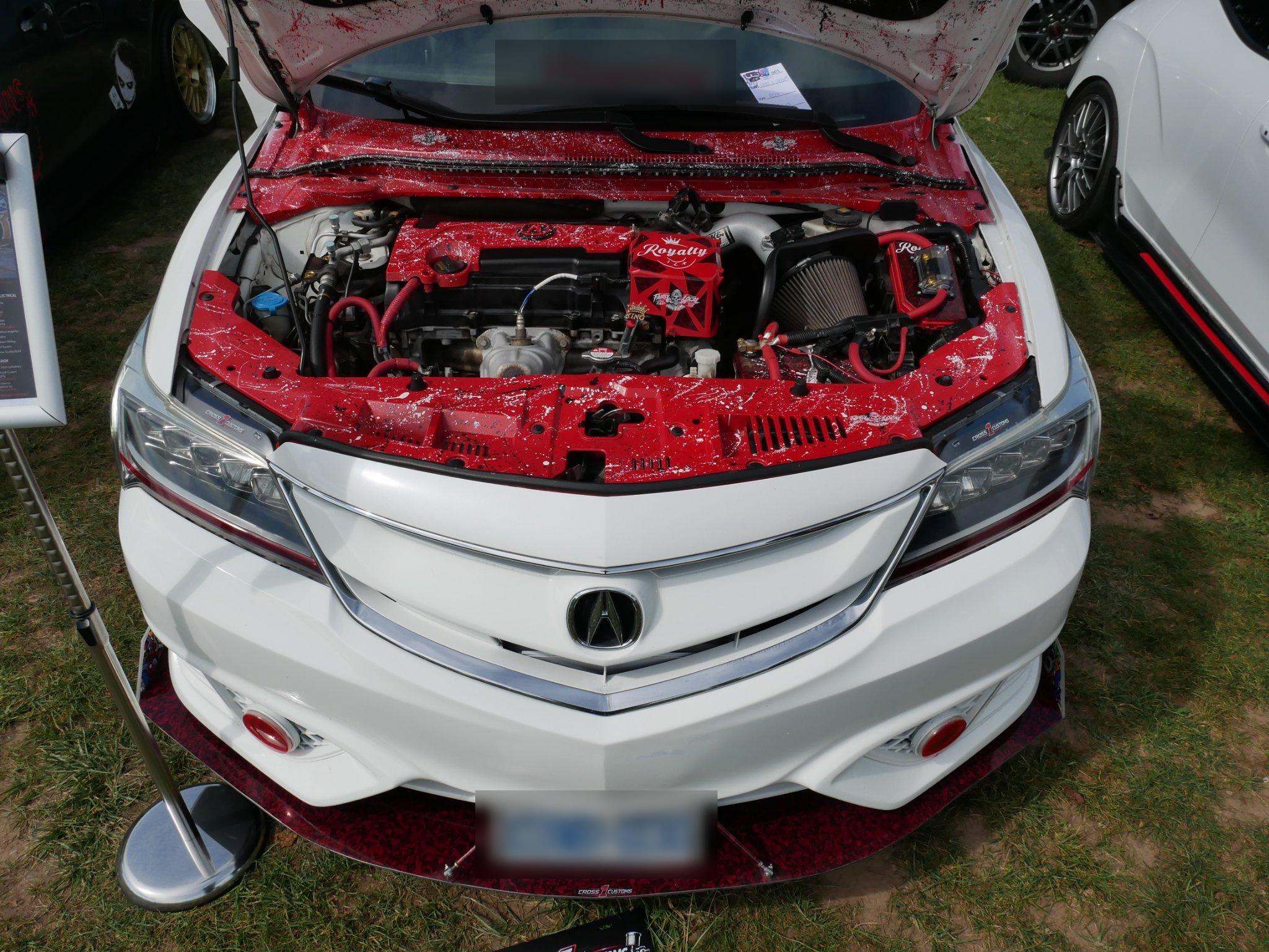 Close-up of the splatter-painted Royalty engine cover
