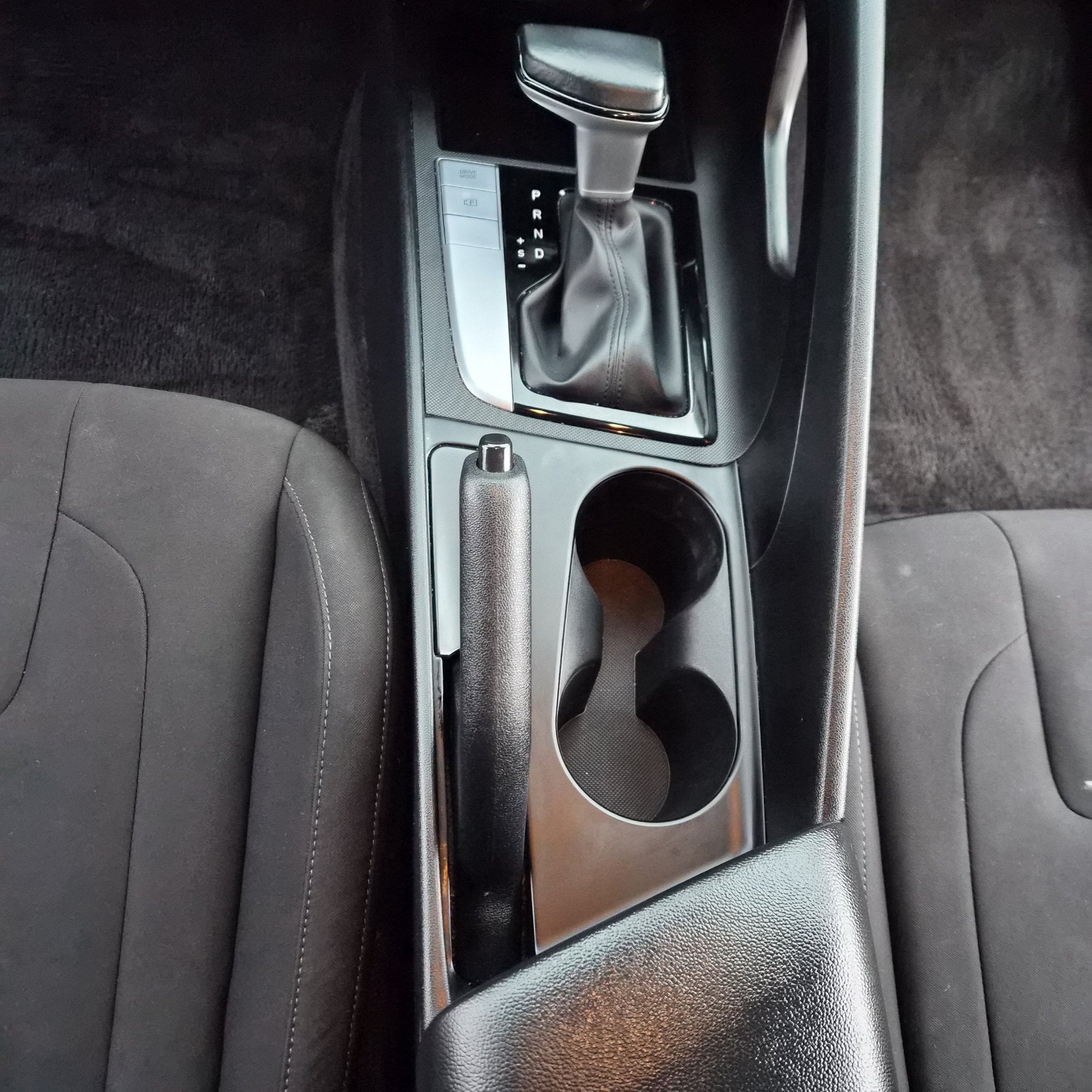 Hyundai Elantra centre console after deep cleaning