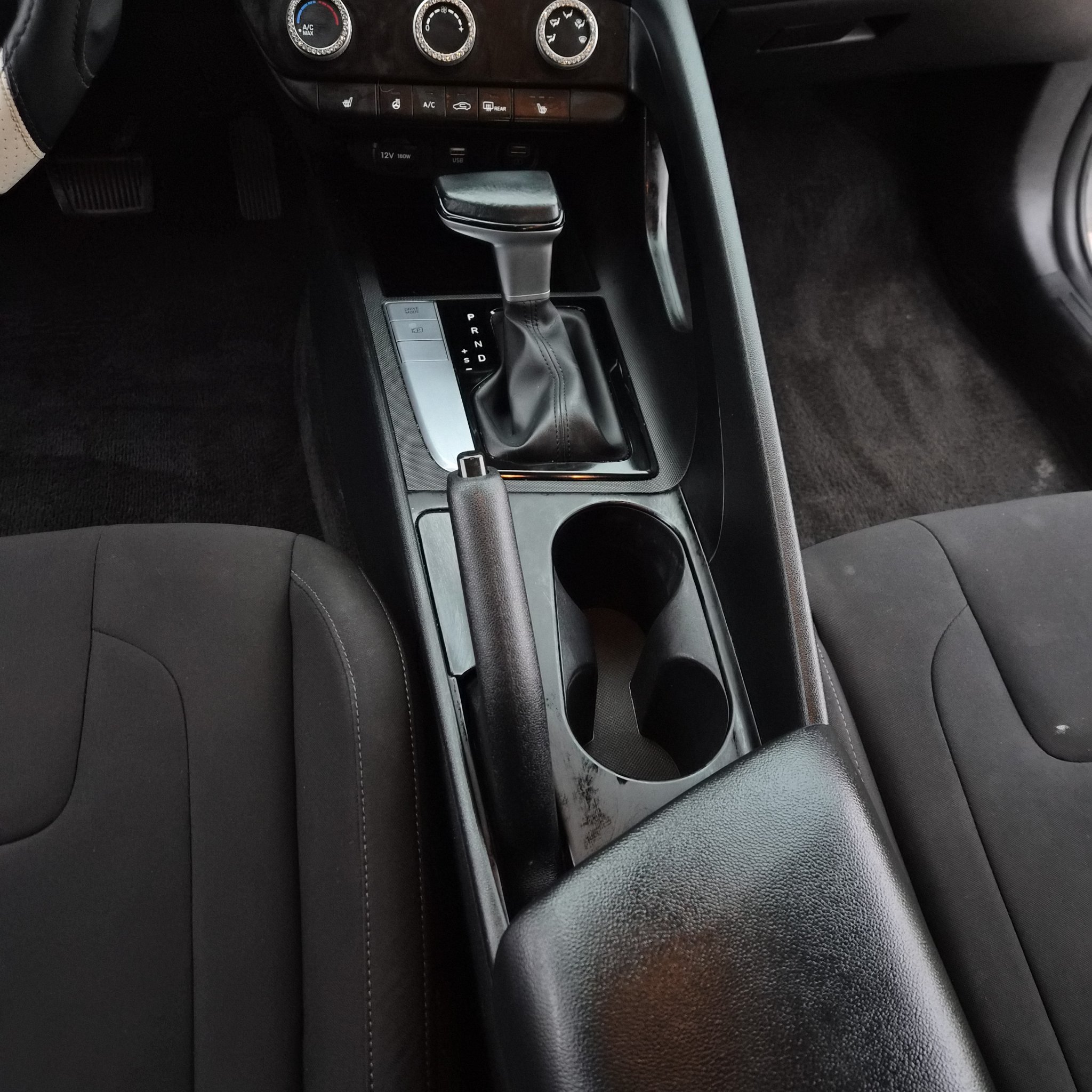 Wide view of clean Hyundai Elantra centre console and carpet
