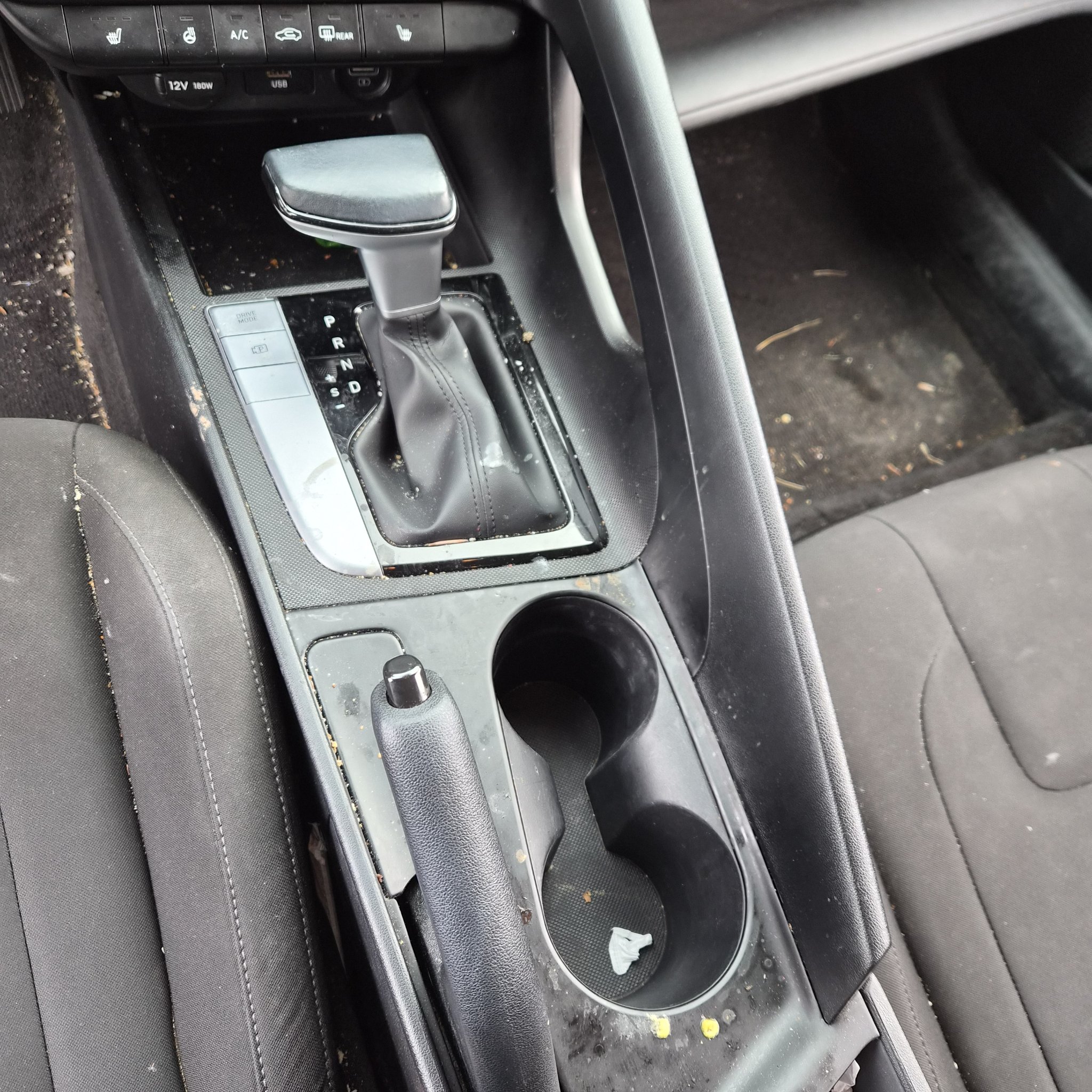 Dirty Hyundai Elantra centre console before detailing