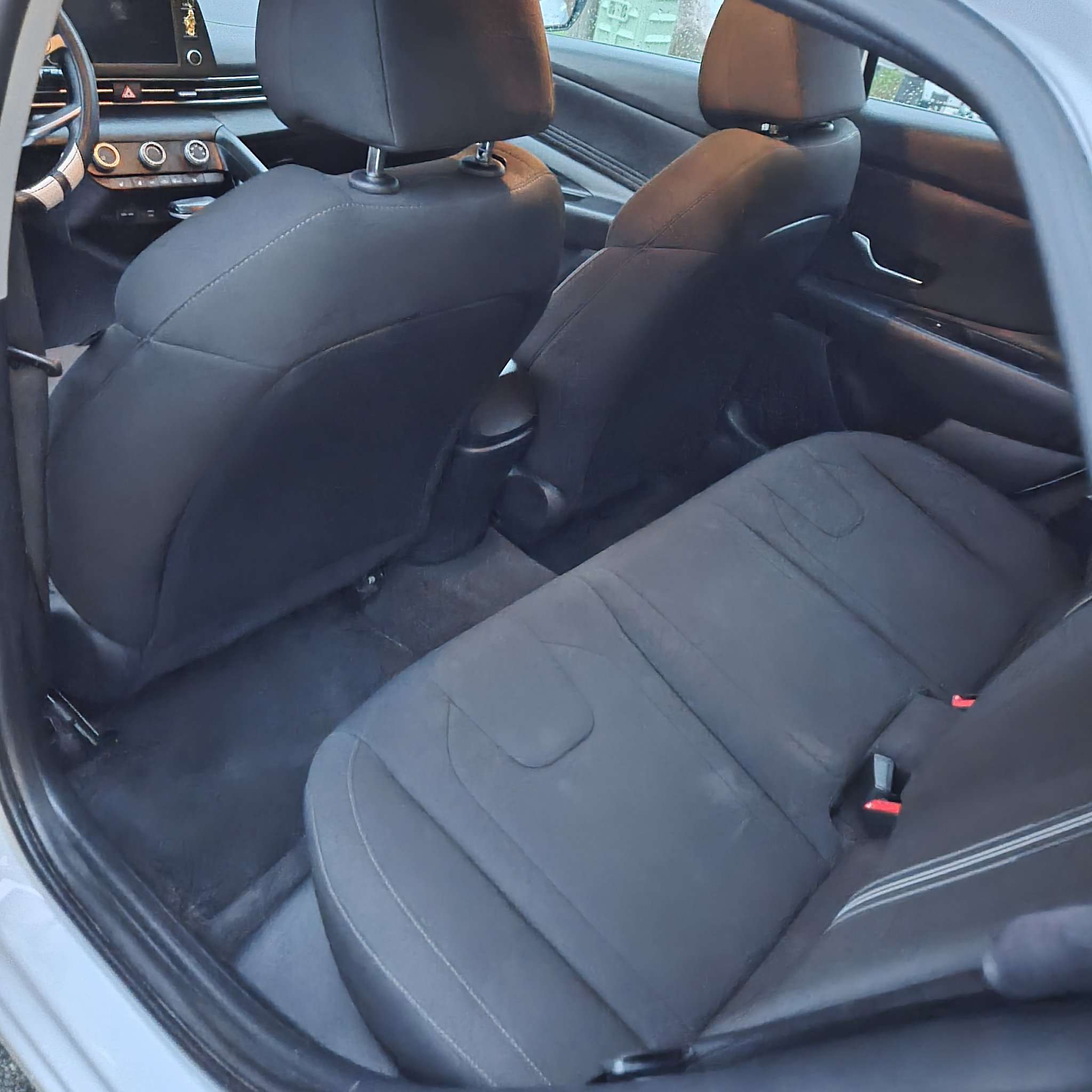 Clean Hyundai Elantra rear seats and carpeting after detailing